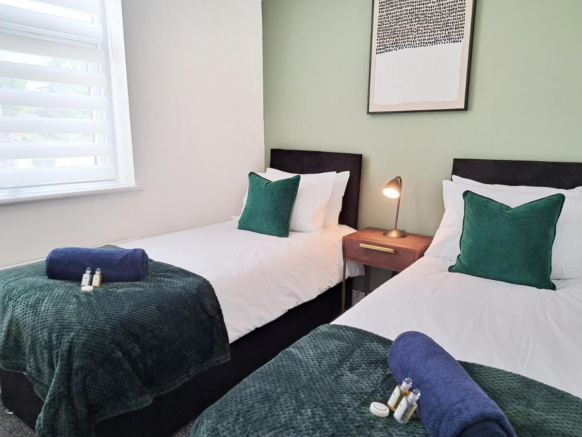 Bright 3 Bed Apartment With Terrace, Free Parking On Premises Watford  Luaran gambar