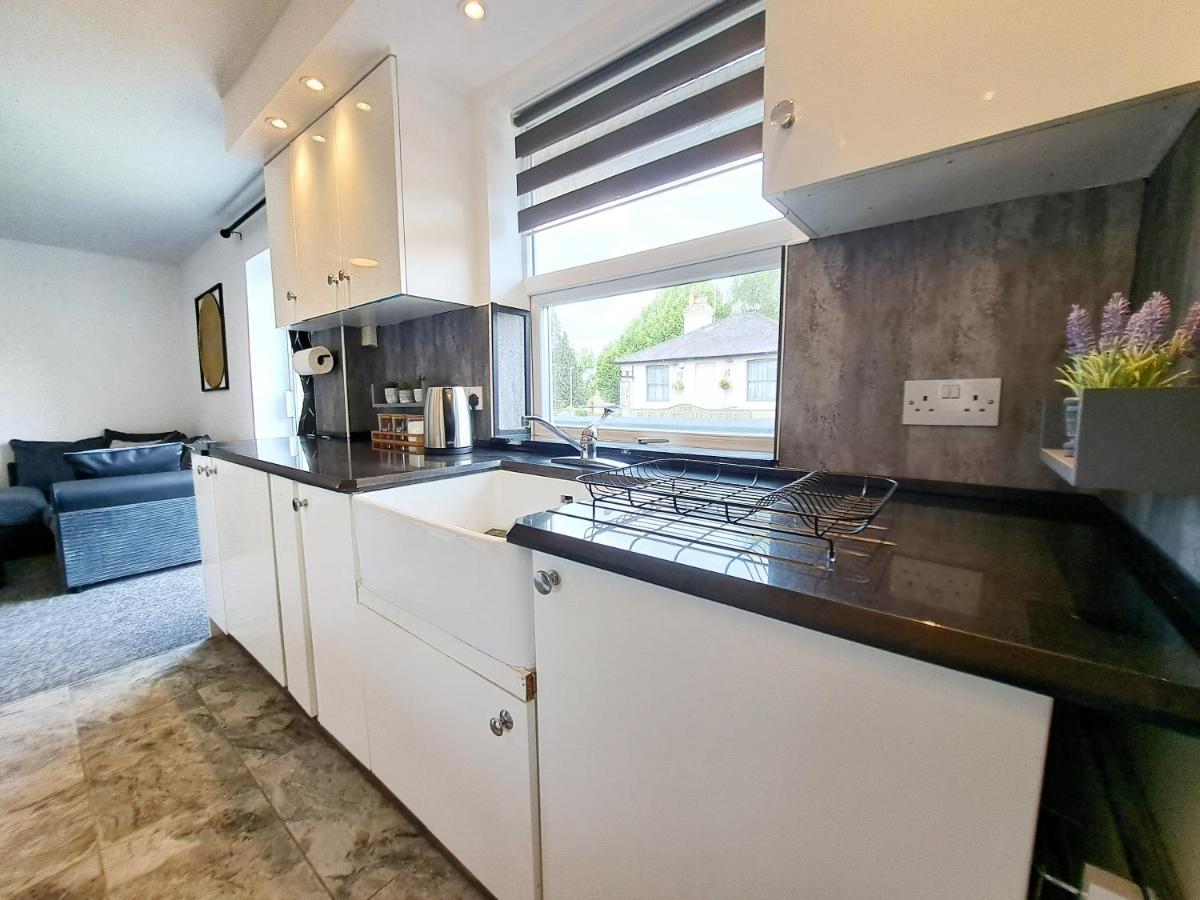 Bright 3 Bed Apartment With Terrace, Free Parking On Premises Watford  Luaran gambar